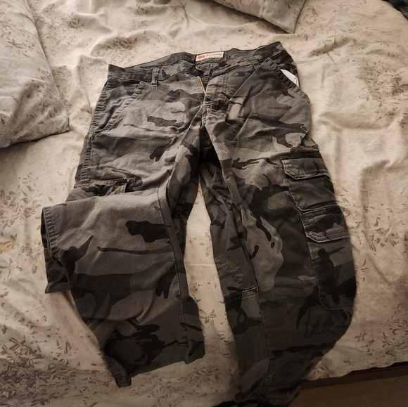 Wrangler Other - Wrangler camo pants size 30x32
